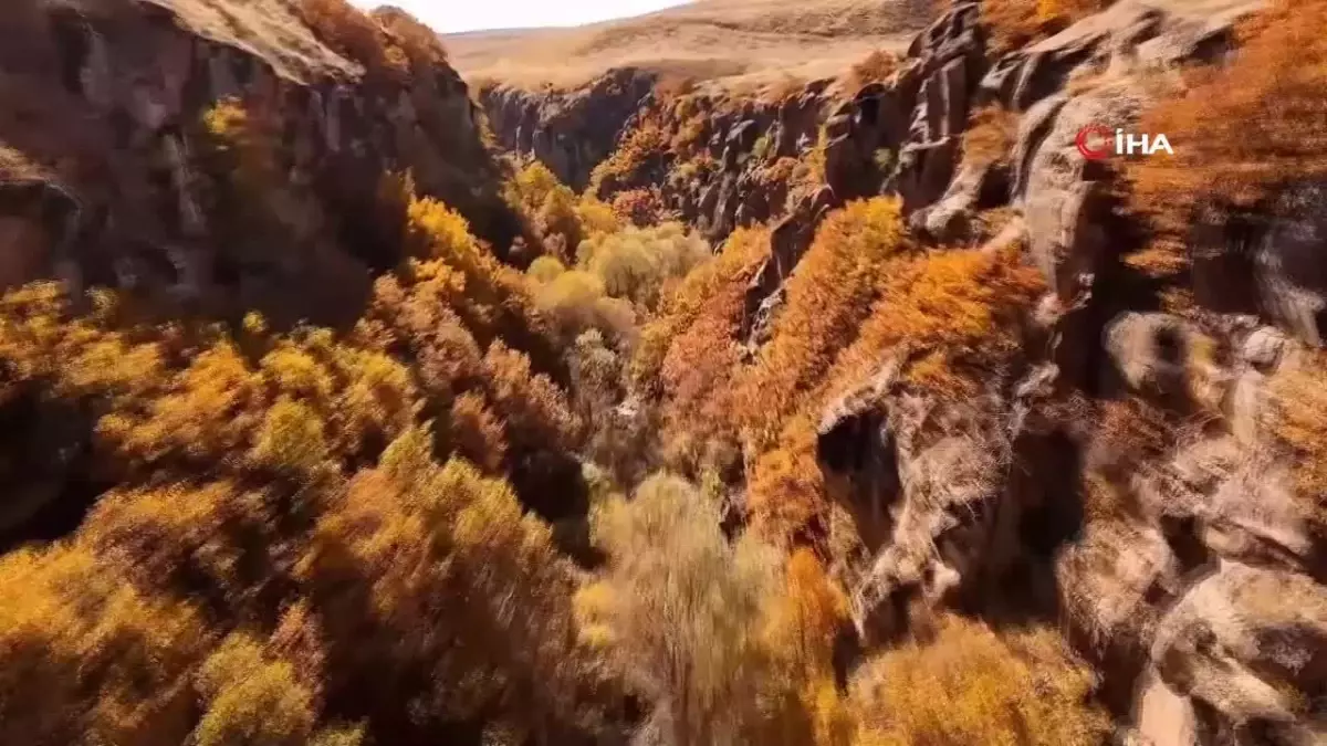 Uludere Kanyonu Sonbahar Renkleriyle Büyülüyor